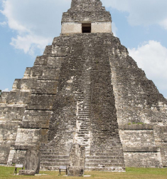 Im Reich der Maya
